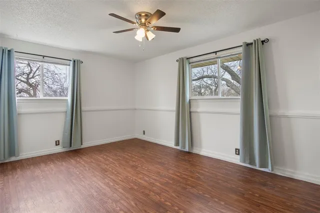 $415,000 | 136 Louise Ritter Drive, Red Oak, TX 75154