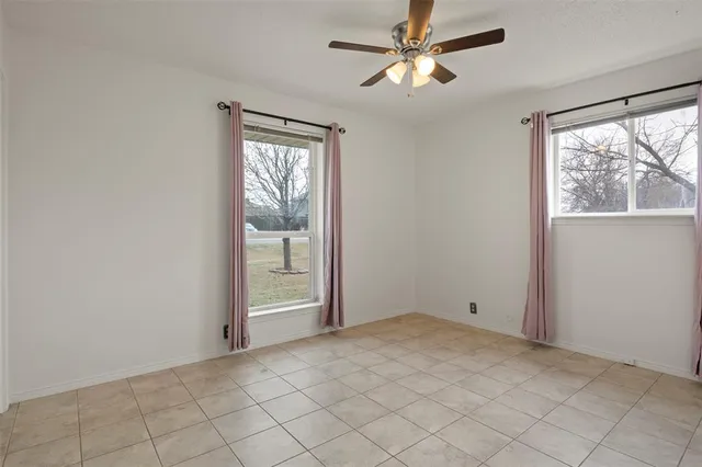 $415,000 | 136 Louise Ritter Drive, Red Oak, TX 75154