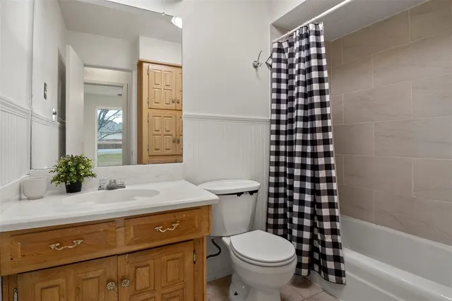 $415,000 | 136 Louise Ritter Drive, Red Oak, TX 75154