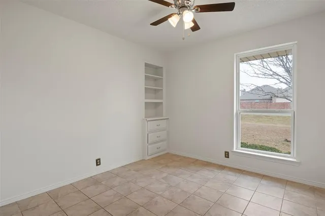 $415,000 | 136 Louise Ritter Drive, Red Oak, TX 75154