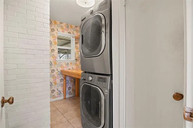 $415,000 | 136 Louise Ritter Drive, Red Oak, TX 75154