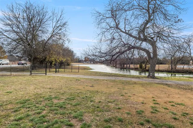 $415,000 | 136 Louise Ritter Drive, Red Oak, TX 75154
