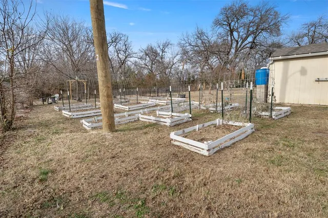 $415,000 | 136 Louise Ritter Drive, Red Oak, TX 75154