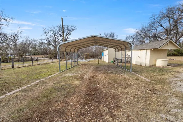 $415,000 | 136 Louise Ritter Drive, Red Oak, TX 75154