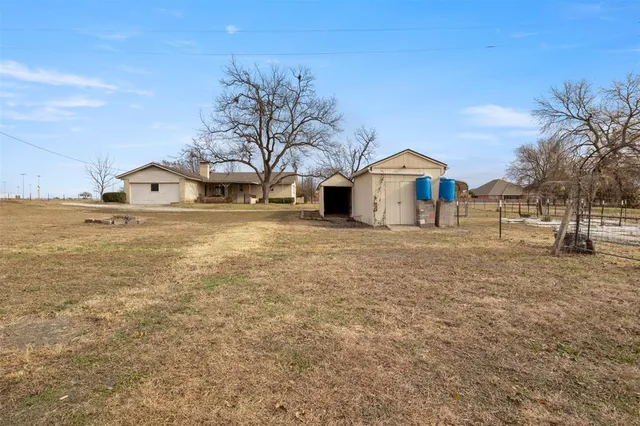 $415,000 | 136 Louise Ritter Drive, Red Oak, TX 75154