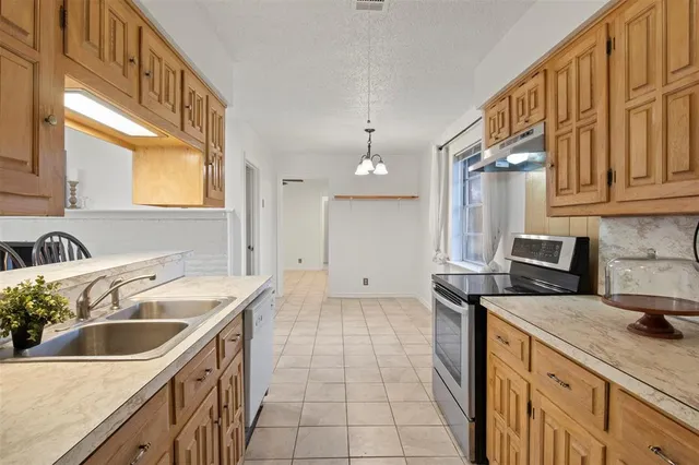 $415,000 | 136 Louise Ritter Drive, Red Oak, TX 75154