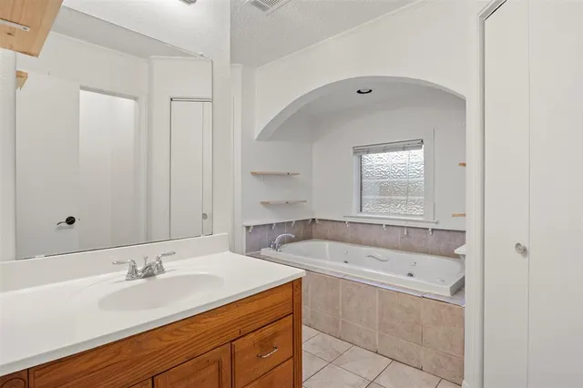 $415,000 | 136 Louise Ritter Drive, Red Oak, TX 75154