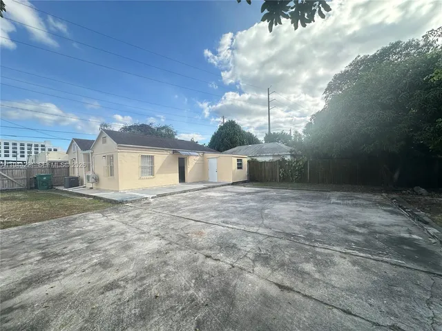 $2,700 | 125 Northwest 4th Avenue, Unit 125, Dania Beach, FL 33004