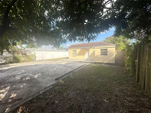 $2,700 | 125 Northwest 4th Avenue, Unit 125, Dania Beach, FL 33004