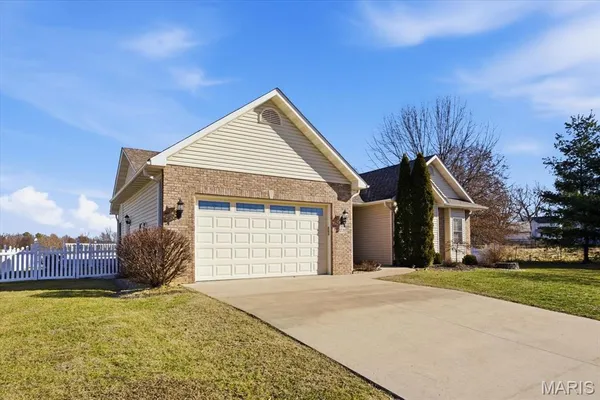 $370,000 | 8728 Wildewood Drive, Worden, IL 62097
