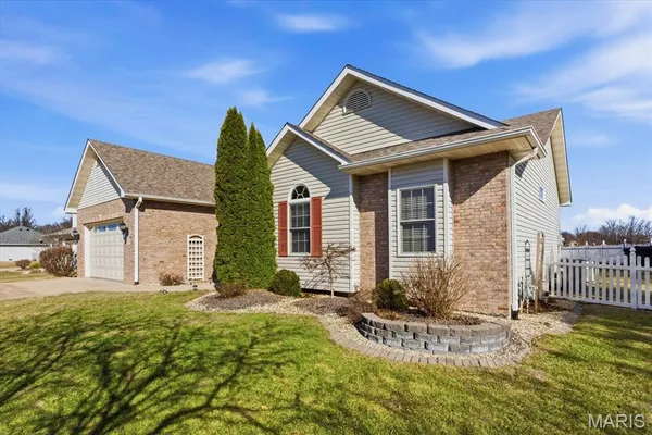 $370,000 | 8728 Wildewood Drive, Worden, IL 62097