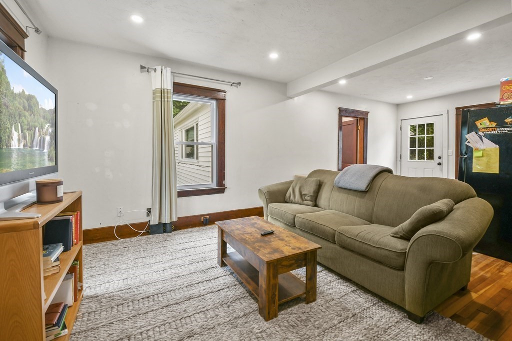 27 Bailey Road Holden, MA 01520 - Photo 4 of 42