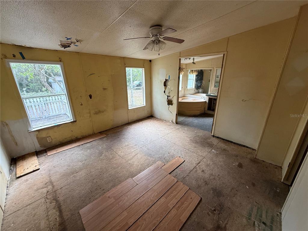 18710 Southeast 61st Street Road Ocklawaha, FL 32179 - Photo 12 of 25