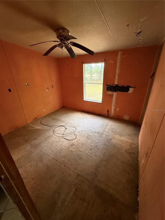 18710 Southeast 61st Street Road Ocklawaha, FL 32179 - Photo 17 of 25