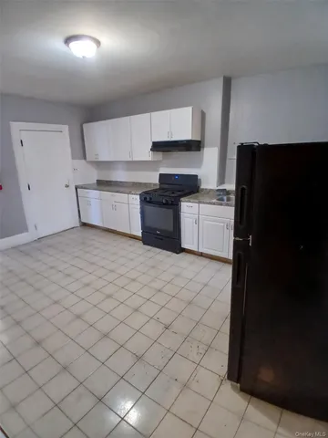 $2,000 | 40 Benkard Avenue, Unit 3, Newburgh, NY 12550