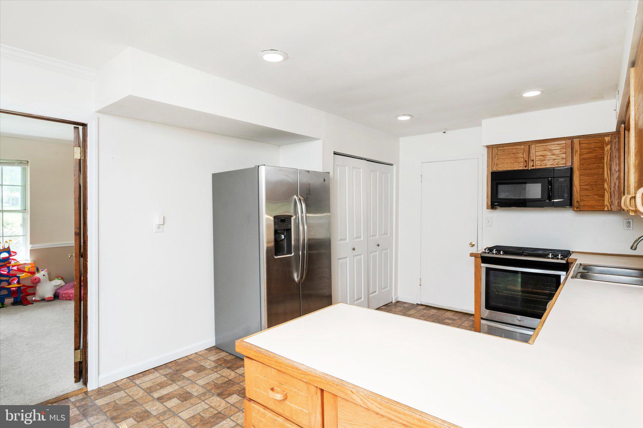 34 Exeter Road East Windsor, NJ 08520 - Photo 4 of 19 Gallery Image 4