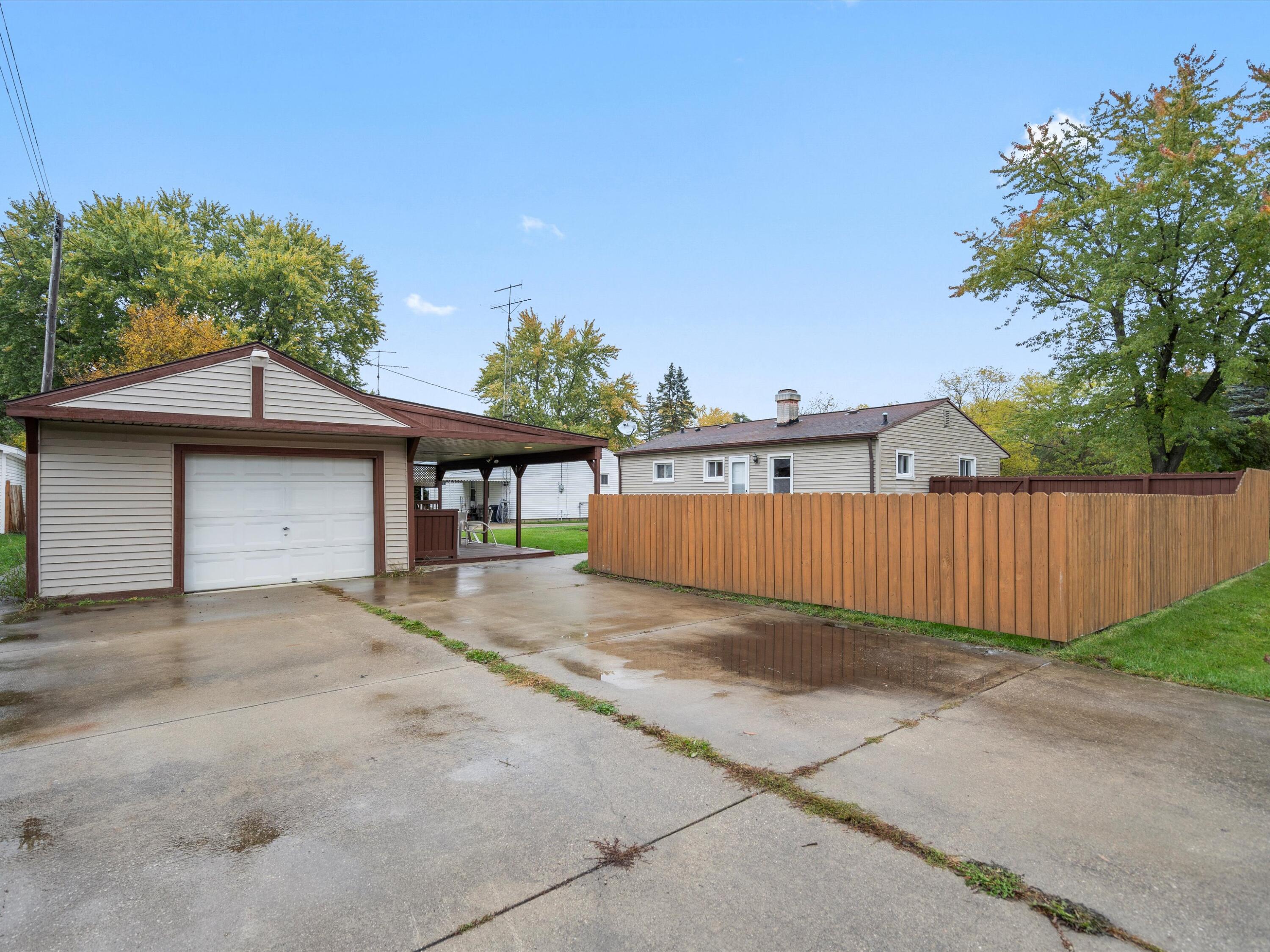 4464 Van Slyke Road Flint, MI 48507 - Photo 3 of 25 03-DSC07658