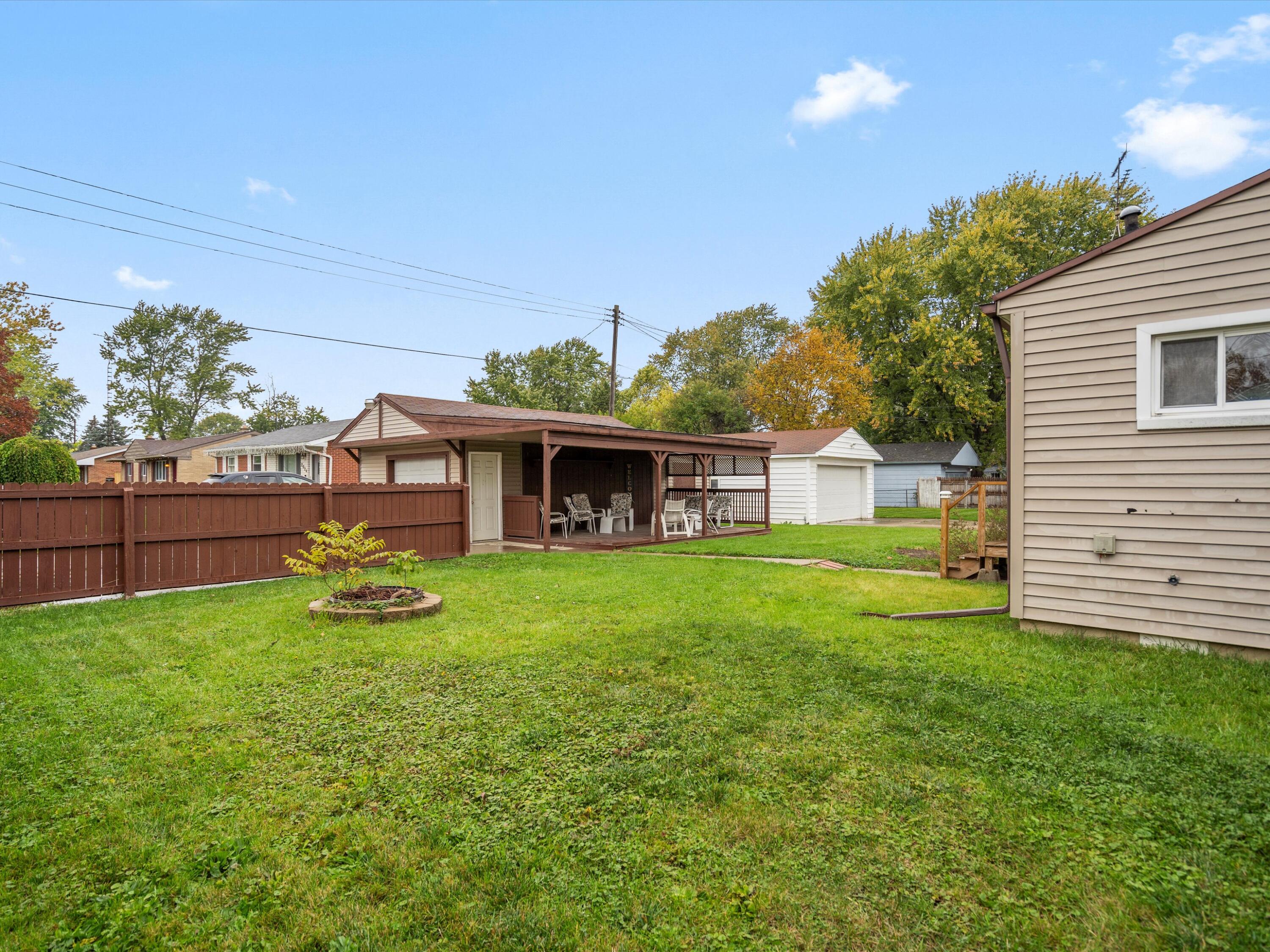 4464 Van Slyke Road Flint, MI 48507 - Photo 5 of 25 05-DSC07638