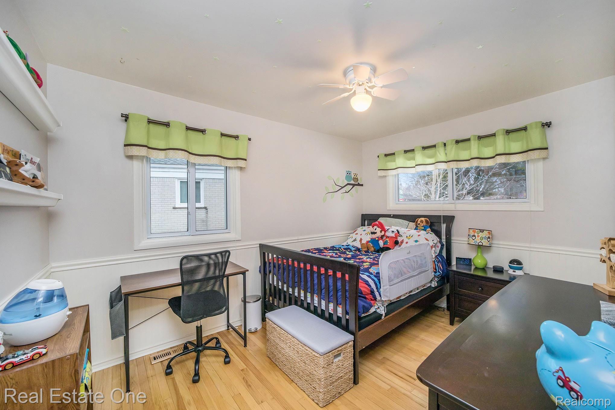 1276 Catalpa Drive Rochester, MI 48307 - Photo 21 of 28 Bedroom 3.jpg