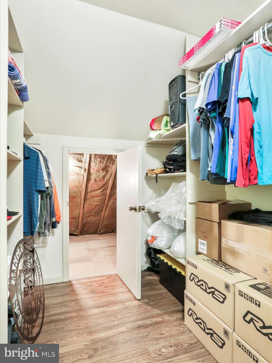 19738 Longmeadow Road Hagerstown, MD 21742 - Photo 43 of 82 Owner's closet