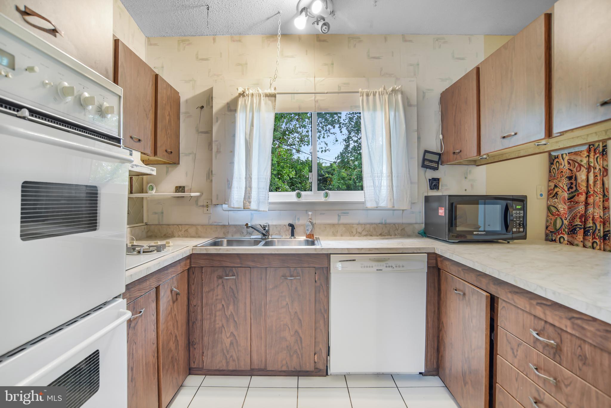 8239 Brattle Road Pikesville, MD 21208 - Photo 13 of 27 Kitchen