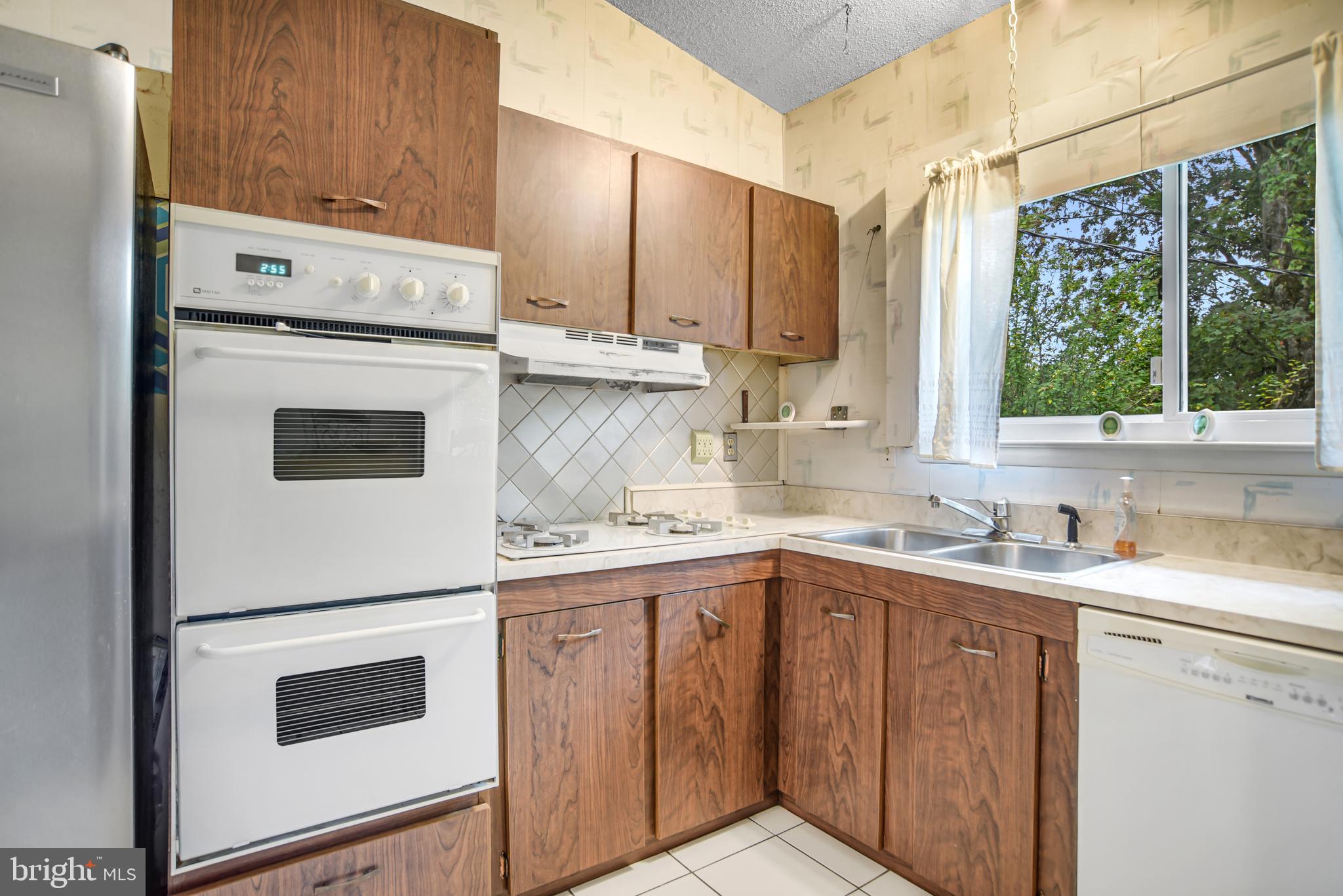 8239 Brattle Road Pikesville, MD 21208 - Photo 15 of 27 Kitchen