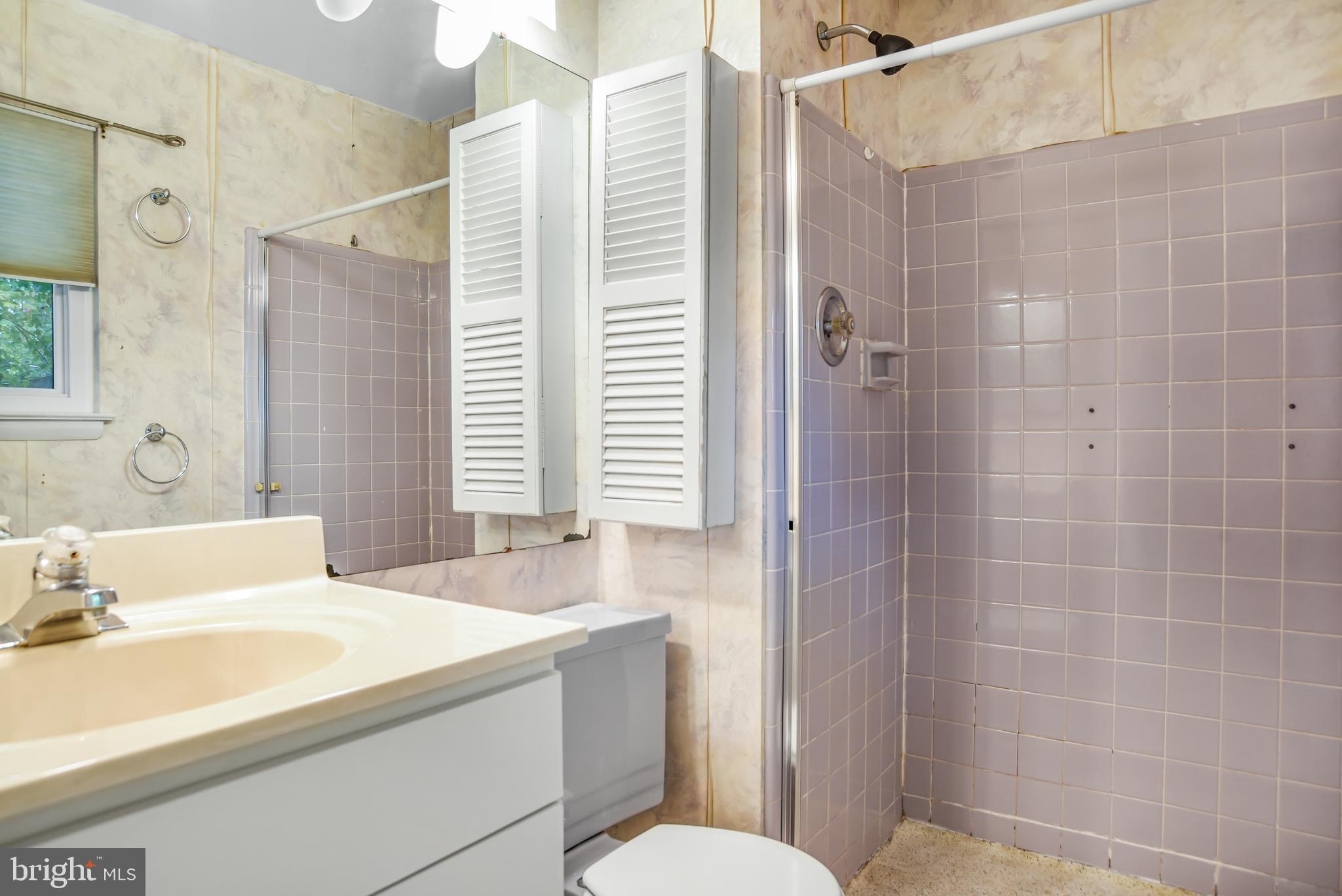 8239 Brattle Road Pikesville, MD 21208 - Photo 18 of 27 Full bathroom in primary bedroom