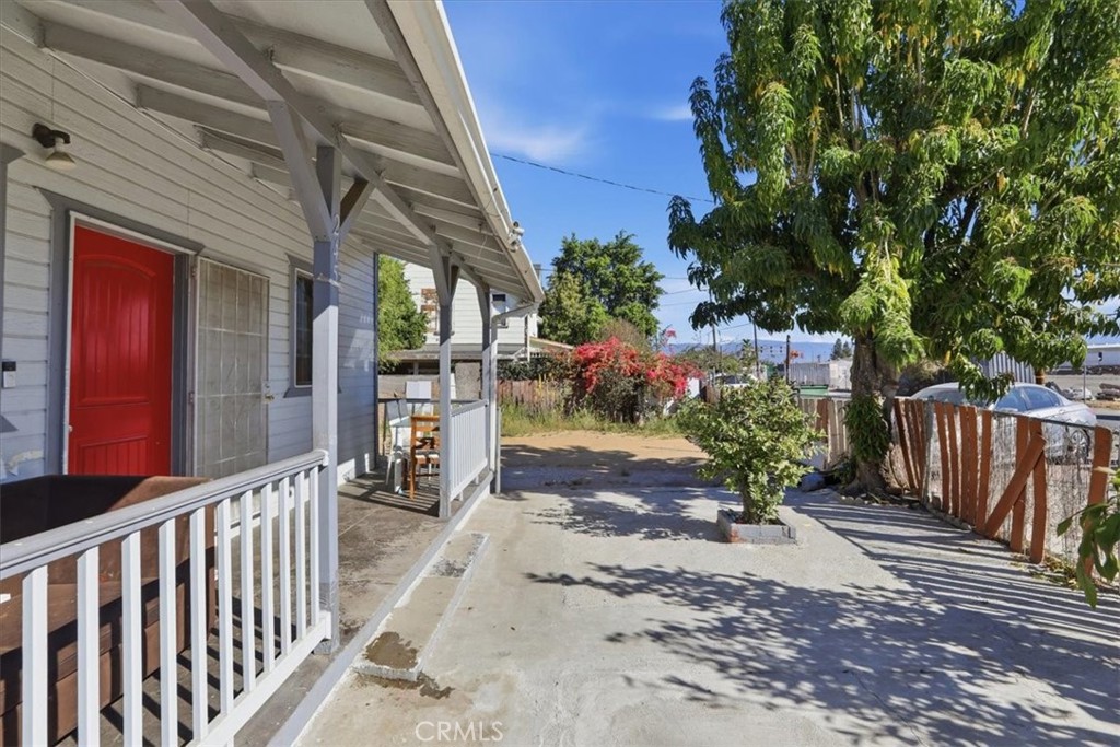245 Commercial Avenue Riverside, CA 92507 - Photo 7 of 30