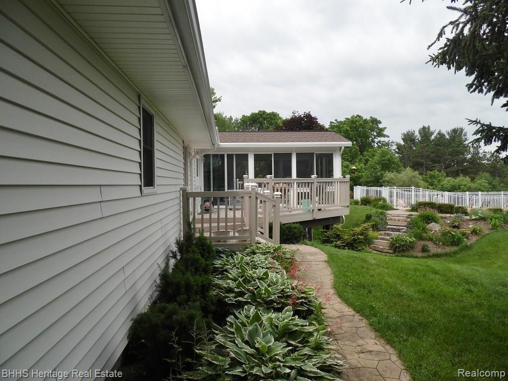 4920 Vines Road Howell, MI 48843 - Photo 4 of 22