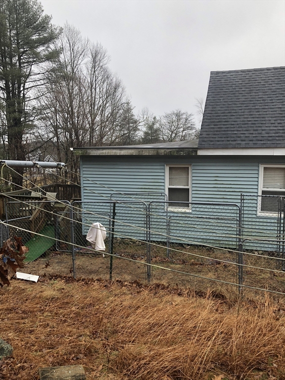 266 Pleasant Street Franklin, MA 02038 - Photo 5 of 15 a backyard of a house
