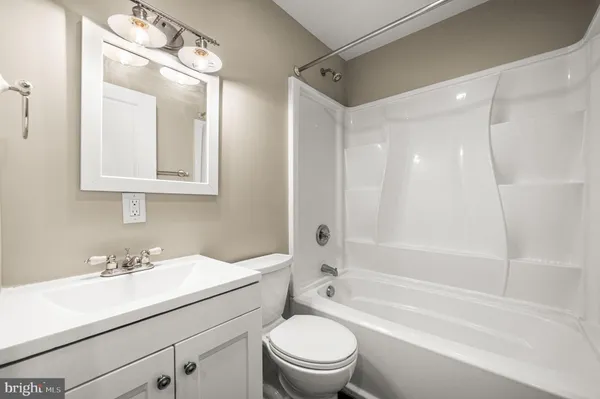 $1,900 | 980 North Lawrence Street, Unit D, Philadelphia, PA 19123