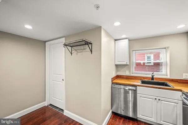 $1,900 | 980 North Lawrence Street, Unit D, Philadelphia, PA 19123