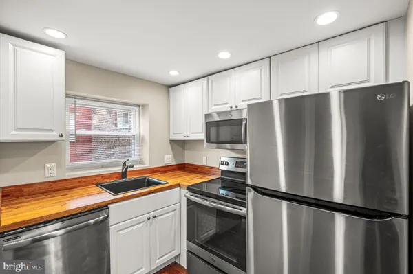 $1,900 | 980 North Lawrence Street, Unit D, Philadelphia, PA 19123