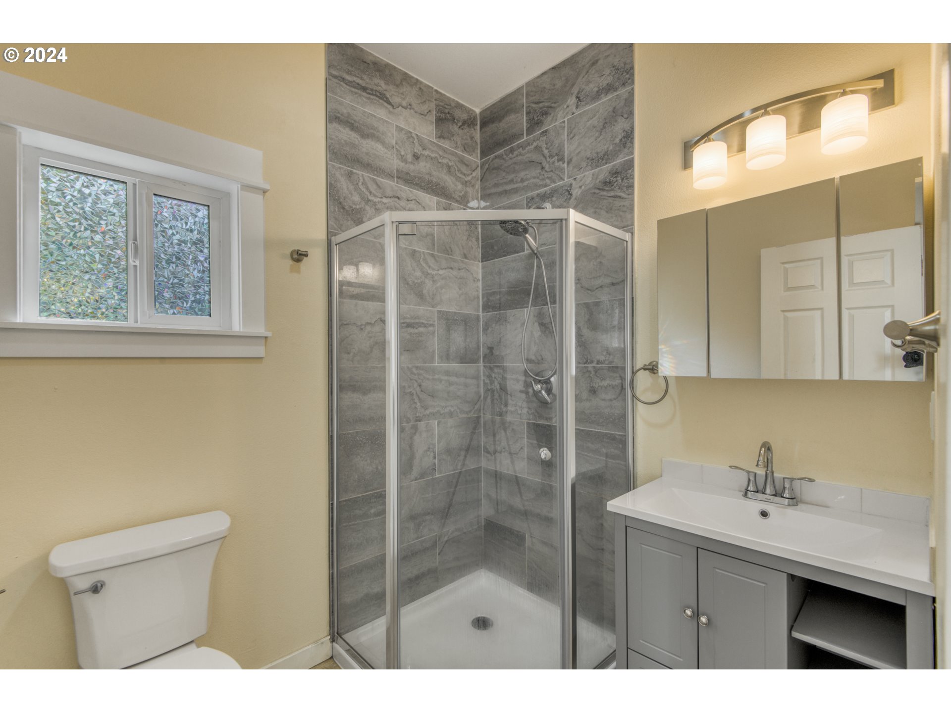 428 Southeast 30th Place Portland, OR 97214 - Photo 13 of 26