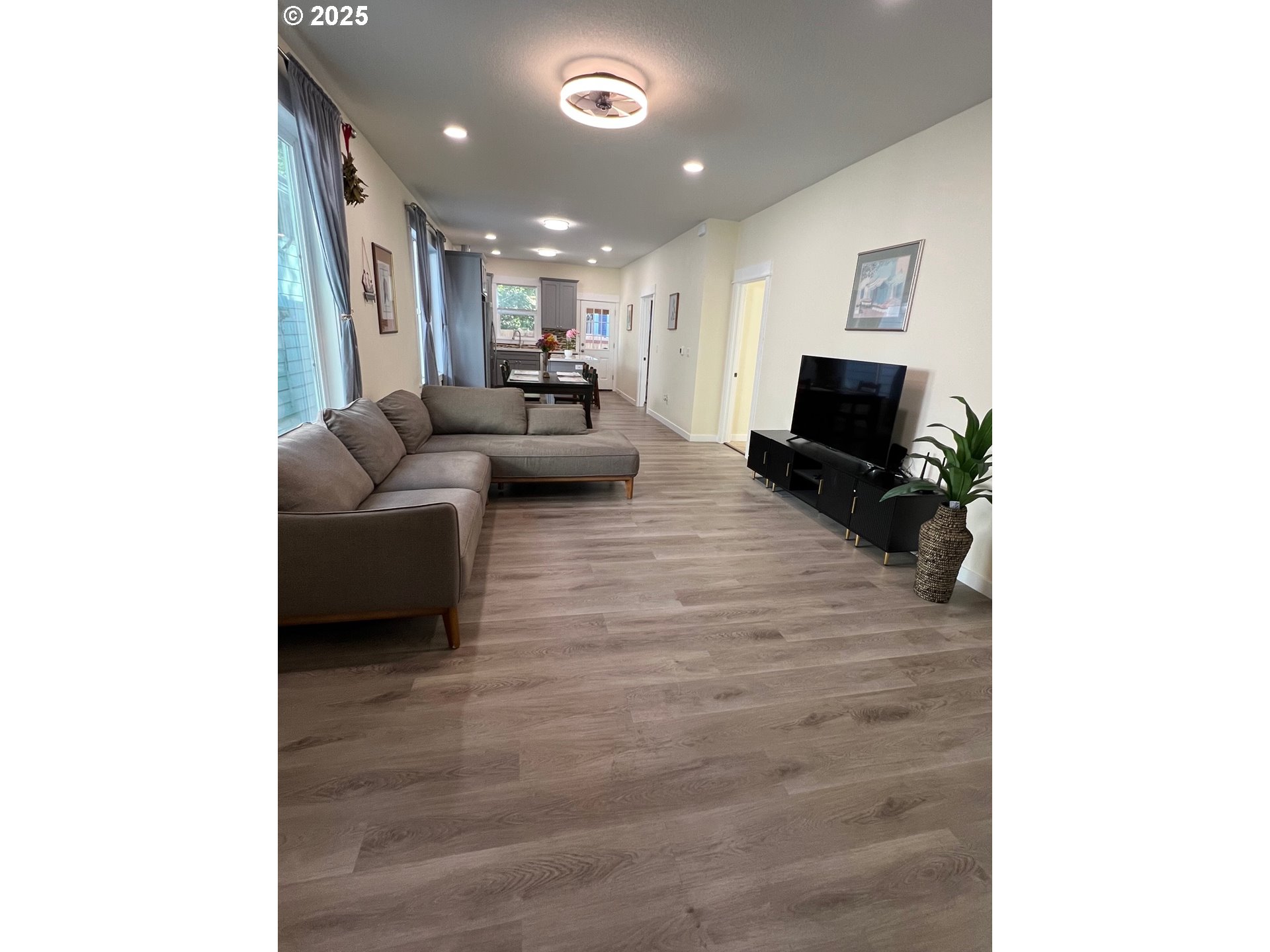 428 Southeast 30th Place Portland, OR 97214 - Photo 2 of 26