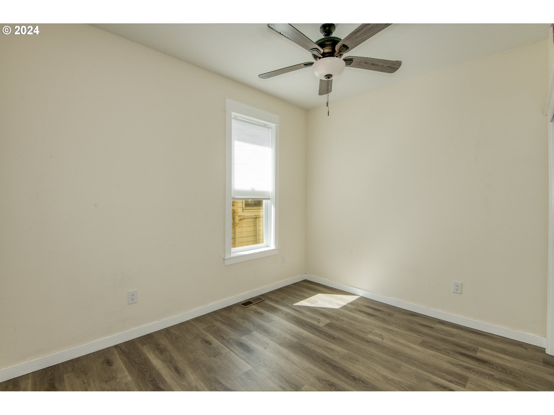 428 Southeast 30th Place Portland, OR 97214 - Photo 6 of 26 Bedroom, Primary