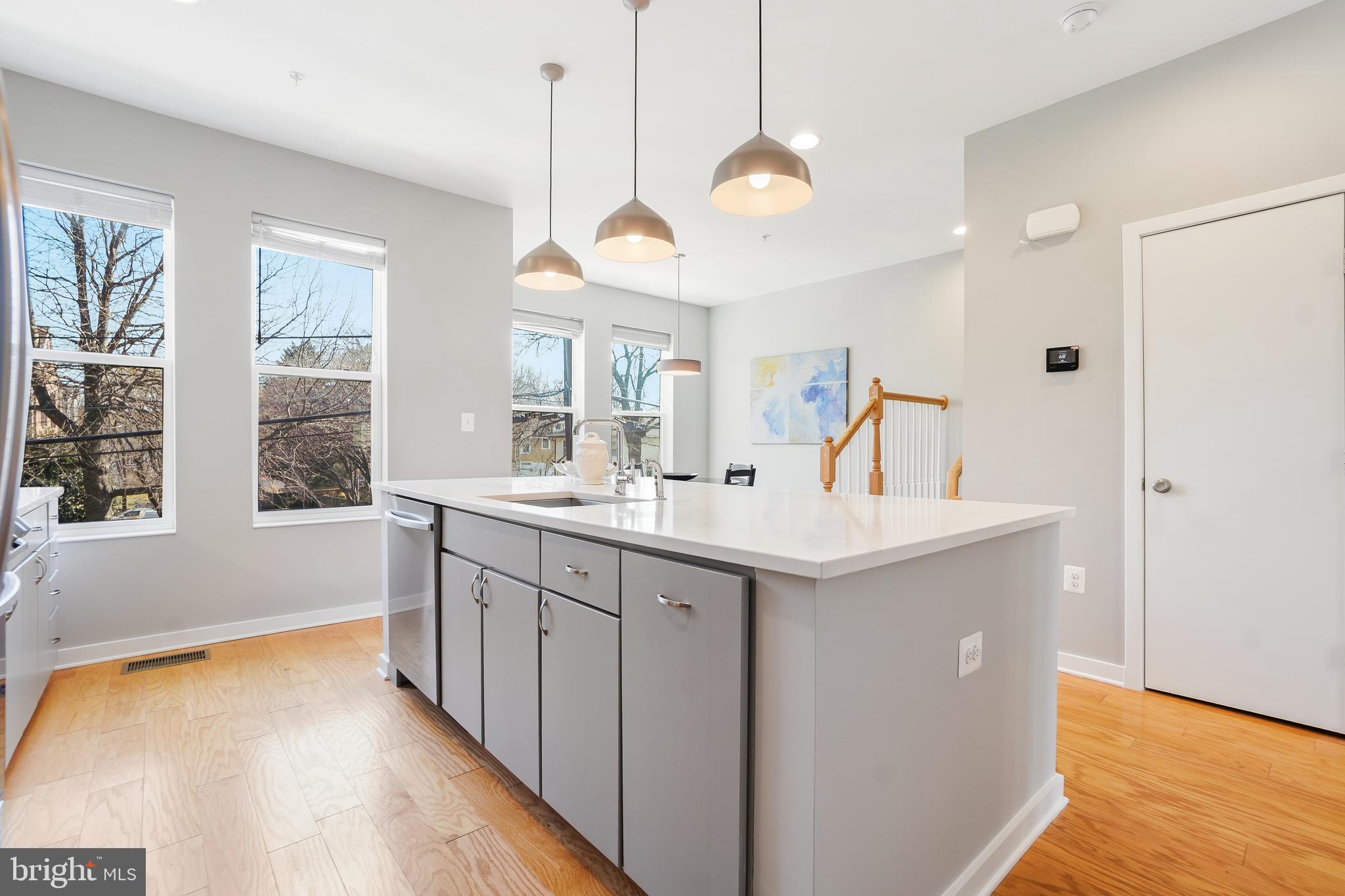 8012 Grove Street Silver Spring, MD 20910 - Photo 5 of 38 Large Quartz Island