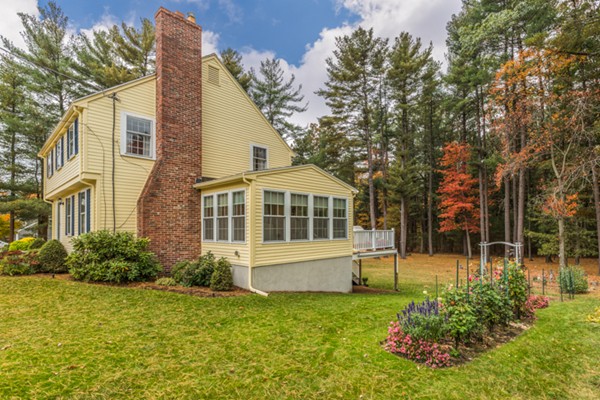 26 Olde Towne Road Lynnfield, MA 01940 - Photo 3 of 30 Gallery Image 3