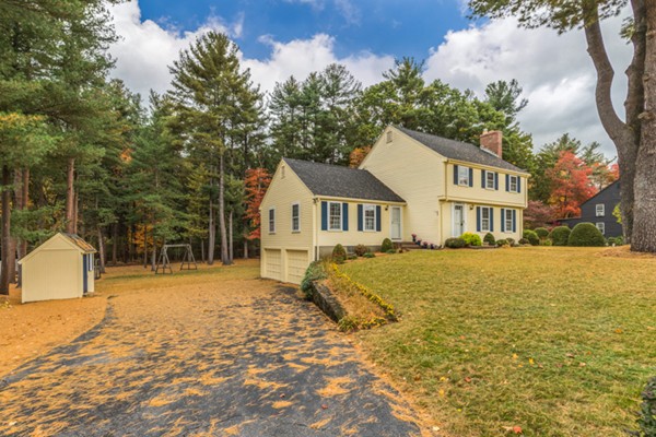 26 Olde Towne Road Lynnfield, MA 01940 - Photo 4 of 30 Gallery Image 4