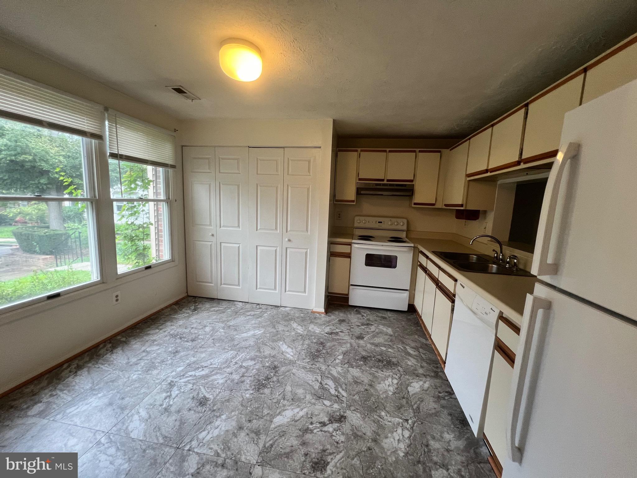 19207 Misty Meadow Terrace Germantown, MD 20874 - Photo 6 of 20