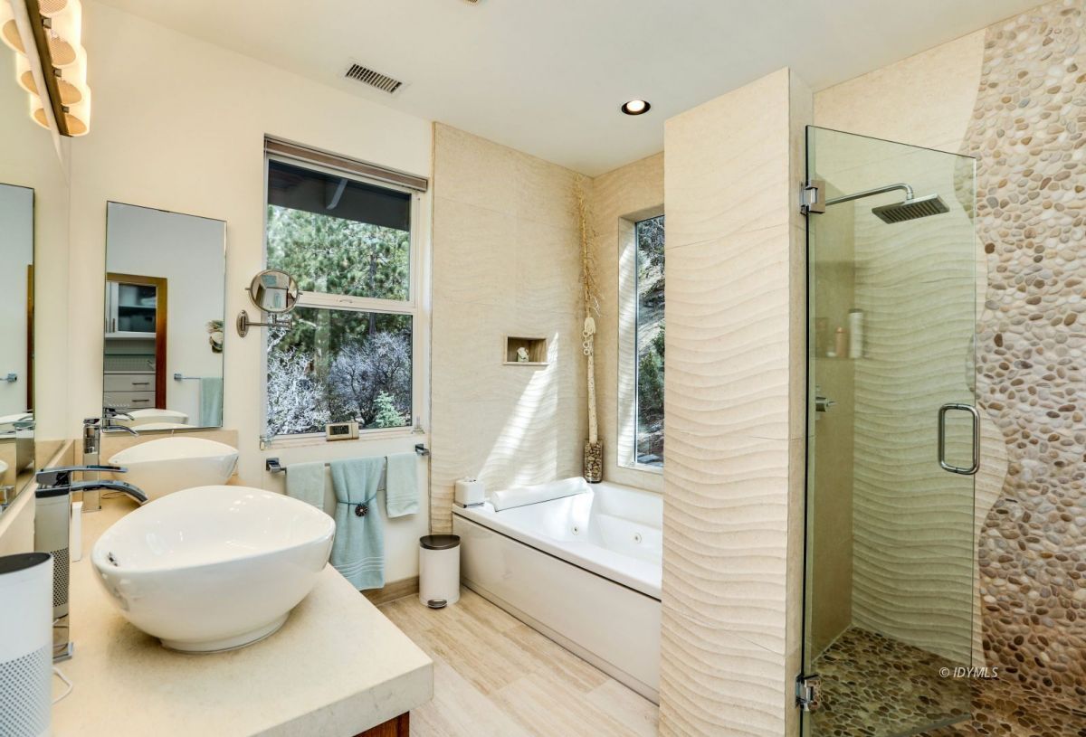 25126 Cougar Road Idyllwild, CA 92549 - Photo 22 of 63 a bathroom with a bathtub and a shower
