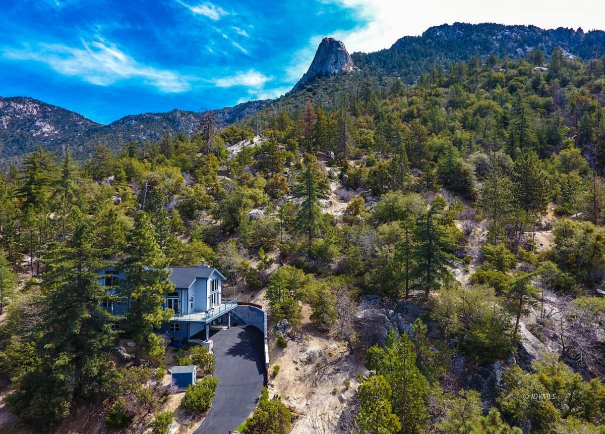 25126 Cougar Road Idyllwild, CA 92549 - Photo 60 of 63 a view of a city with a mountain