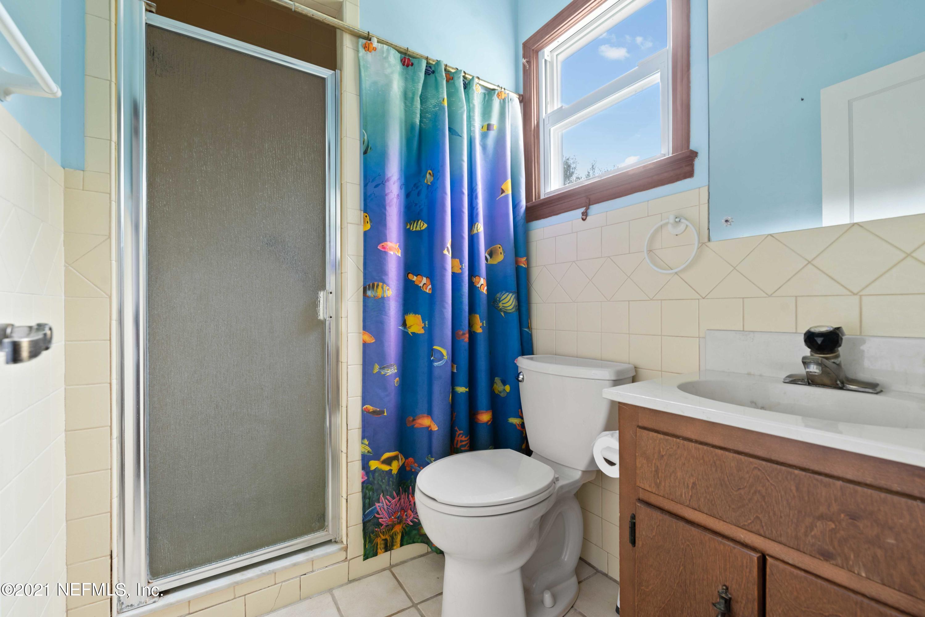 1624 Mayfair Road Jacksonville, FL 32207 - Photo 12 of 23 a bathroom with a sink a toilet and shower
