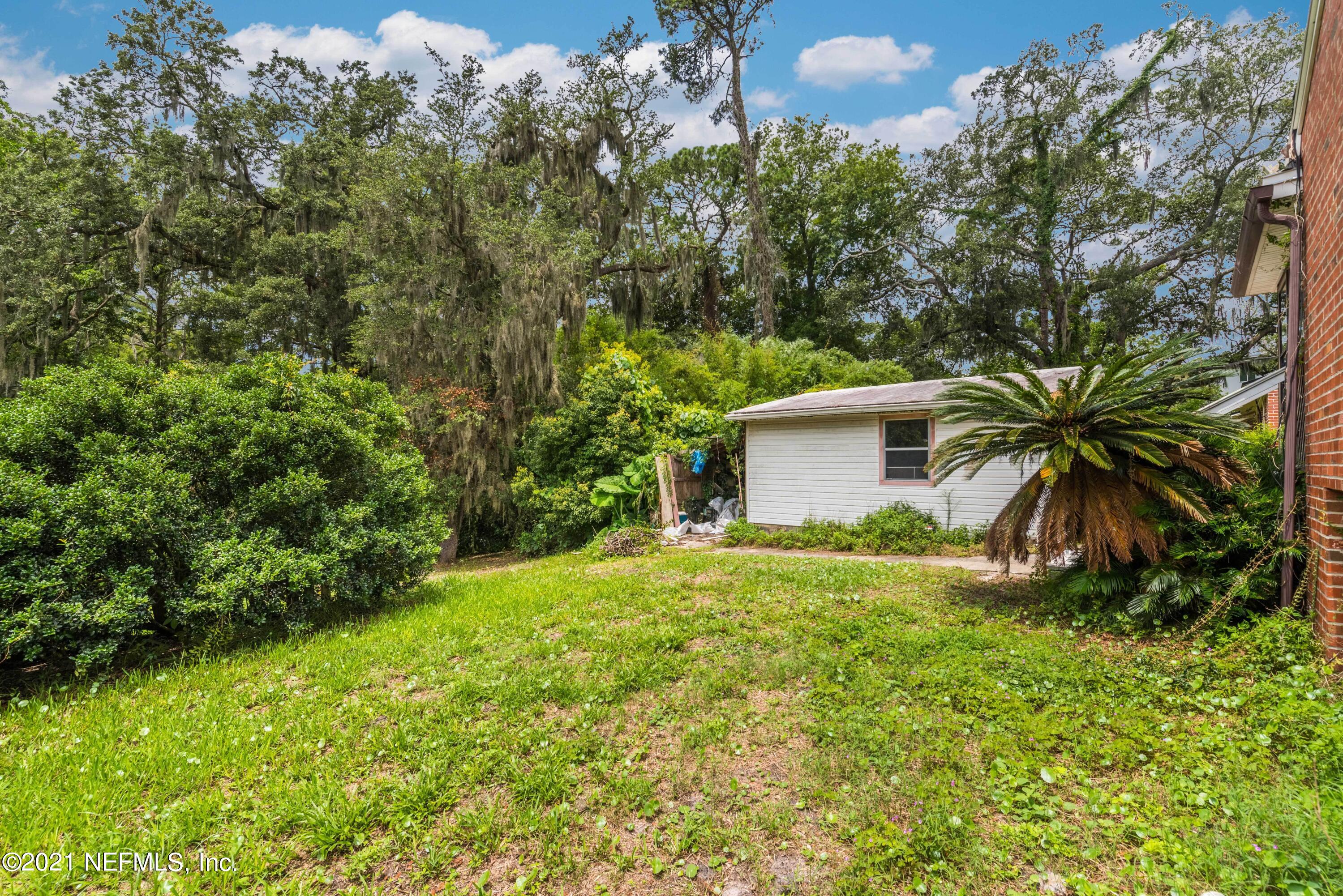 1624 Mayfair Road Jacksonville, FL 32207 - Photo 20 of 23 a backyard of a house with plants and large tree