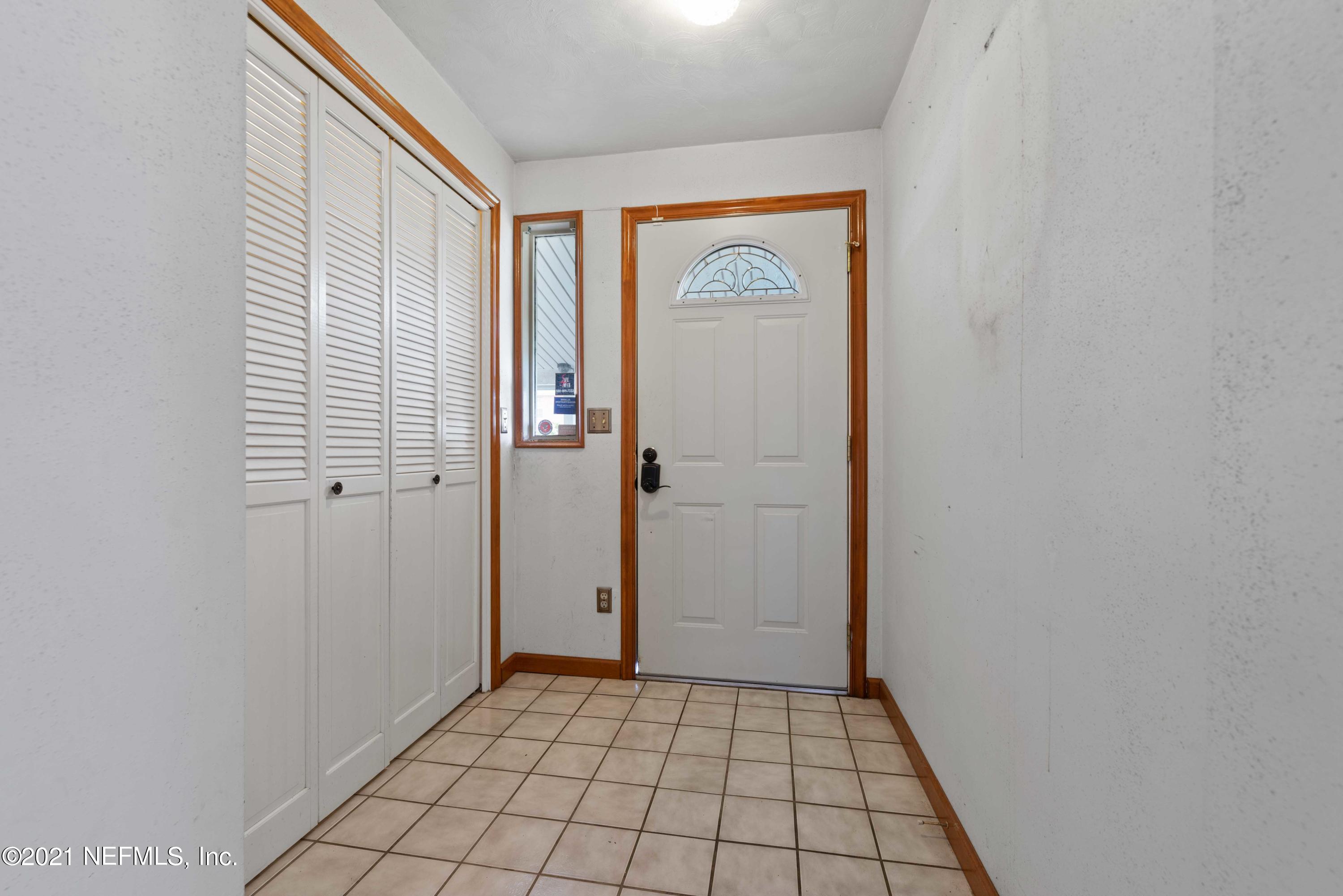 1624 Mayfair Road Jacksonville, FL 32207 - Photo 2 of 23 a view of an empty room and window