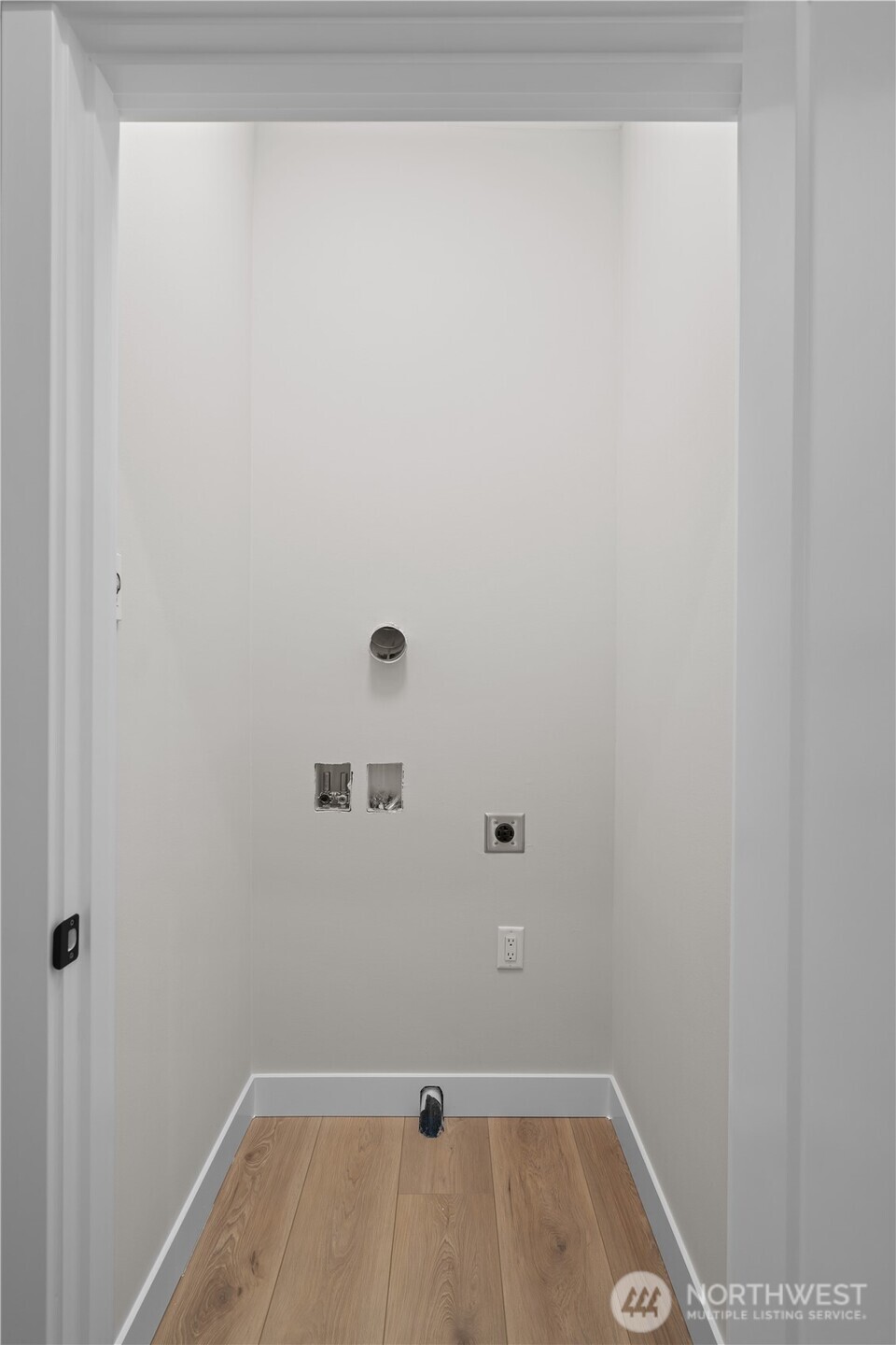 9230 22nd Avenue Southwest Seattle, WA 98106 - Photo 23 of 26 a view of a small space