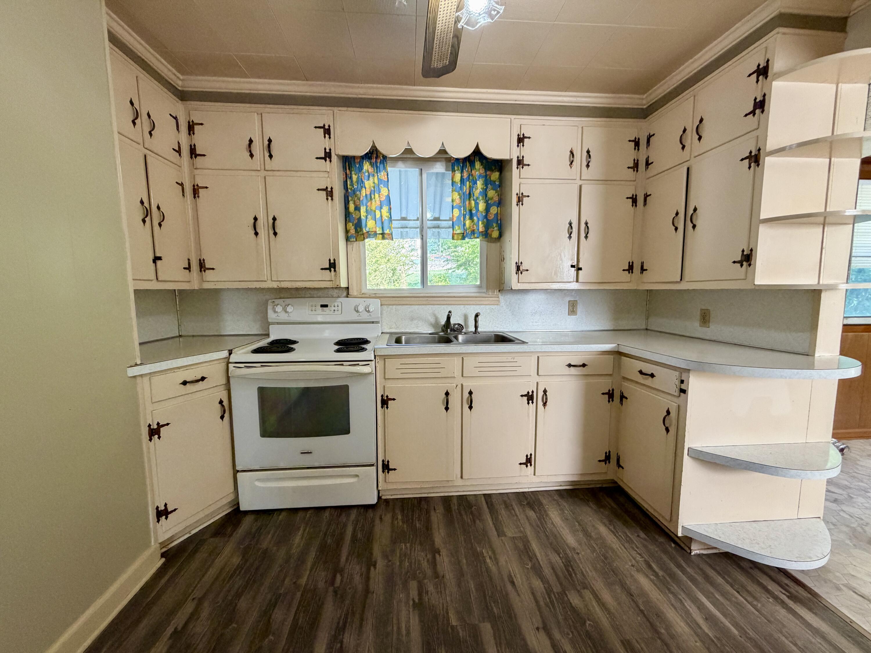 931 Myrtle Road Martinsville, VA 24112 - Photo 13 of 26 IMG_2023