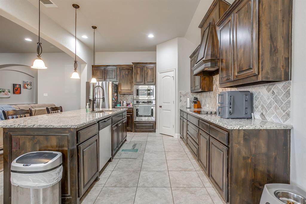 424 Delaware Street Burleson, TX 76028 - Photo 14 of 37