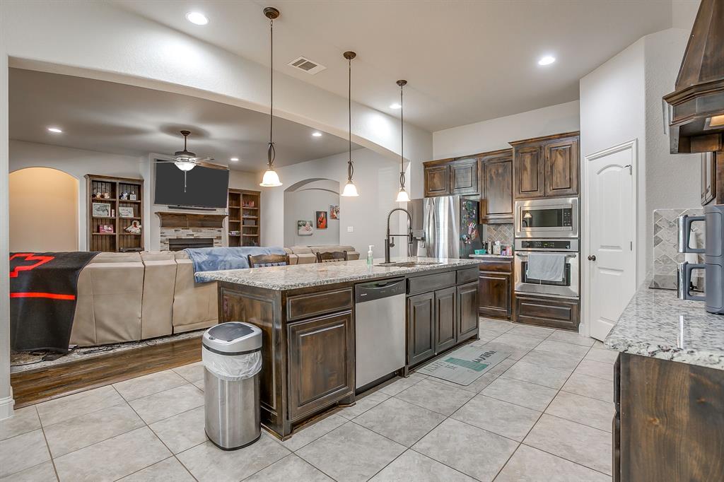 424 Delaware Street Burleson, TX 76028 - Photo 15 of 37