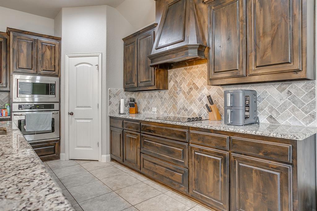 424 Delaware Street Burleson, TX 76028 - Photo 16 of 37